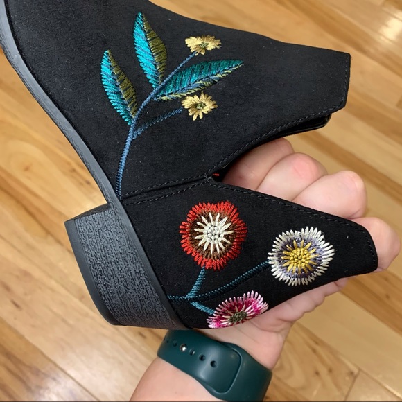 INDIGO RD. Booties Boho Suede Floral Embroidered 7 - Picture 14 of 15